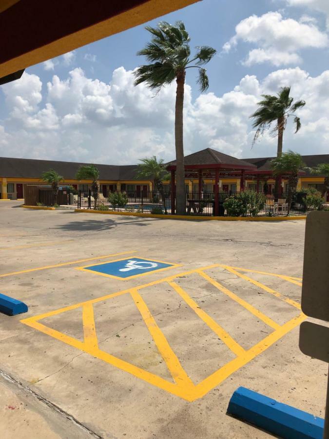 洛斯弗雷斯诺斯酒店及套房 Los Fresnos 外观 照片